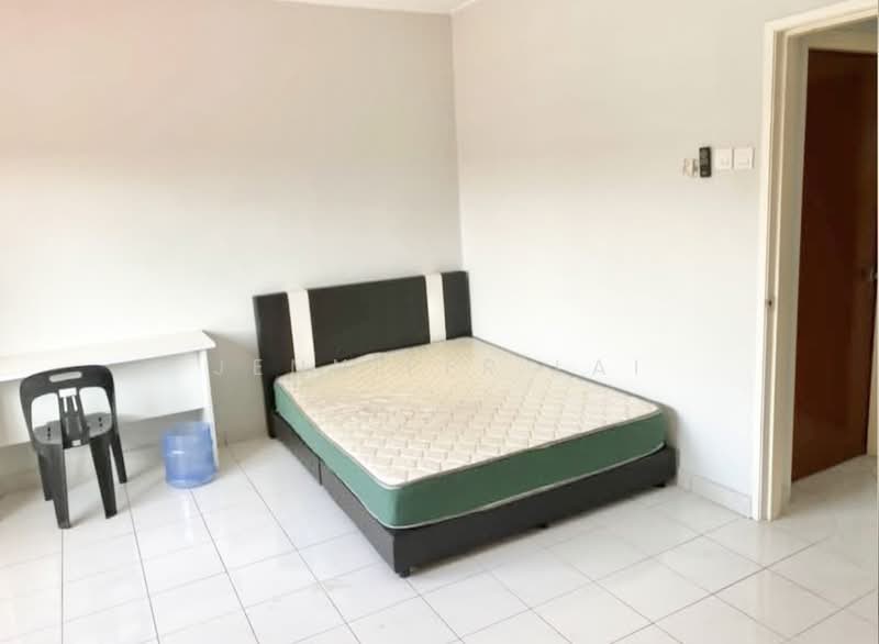 2-storey Terraced House for Rent in Taman Pinggiran Putra (Seri Kembangan) - Jennifer Lai - Bedroom - PropertyGuru.com.my