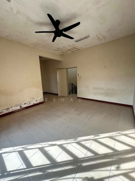 Rumah Teres 2-Tingkat untuk Dijual di Setia Tropika (Johor Bahru) - Arshad . - Living Room - PropertyGuru.com.my