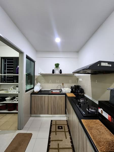 Kediaman Servis untuk Dijual di Residensi Alami - Rafedah Binti Abdul Aziz - Kitchen - PropertyGuru.com.my