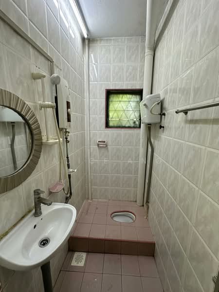 Rumah Teres 2-Tingkat untuk Disewa di Taman Johor Jaya (Johor Bahru) - Alice Ang - Bathroom - PropertyGuru.com.my
