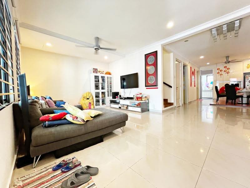 Rumah Teres 2-Tingkat untuk Dijual di Putra Heights (Subang Jaya) - Gerrard Lim - Living Room - PropertyGuru.com.my