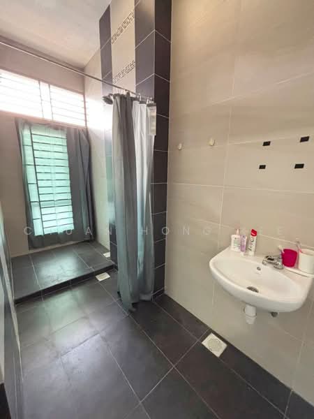 Kondominium untuk Dijual di The Seed Taman Sutera Utama - Chuan Hong Kee - Bathroom - PropertyGuru.com.my
