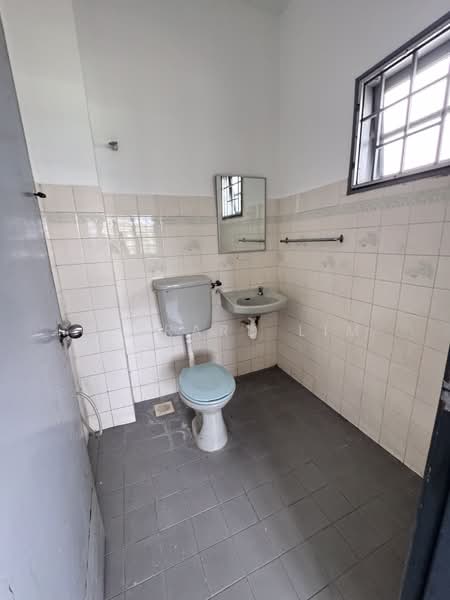 2-storey Terraced House for Sale in Usj 3 (Subang Jaya) - Gerrard Lim - Bathroom - PropertyGuru.com.my