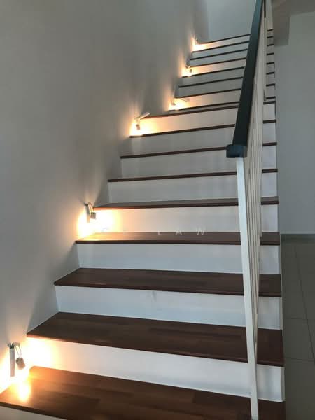 Rumah Teres 2-Tingkat untuk Dijual di Eco Majestic (Semenyih) - CK Law - Stairs - PropertyGuru.com.my