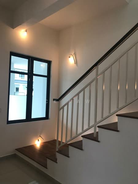 Rumah Teres 2-Tingkat untuk Dijual di Eco Majestic (Semenyih) - CK Law - Stairs - PropertyGuru.com.my