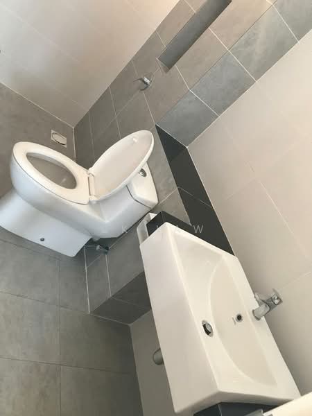 Rumah Teres 2-Tingkat untuk Dijual di Eco Majestic (Semenyih) - CK Law - Bathroom - PropertyGuru.com.my