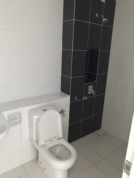 Rumah Teres 2-Tingkat untuk Dijual di Eco Majestic (Semenyih) - CK Law - Bathroom - PropertyGuru.com.my
