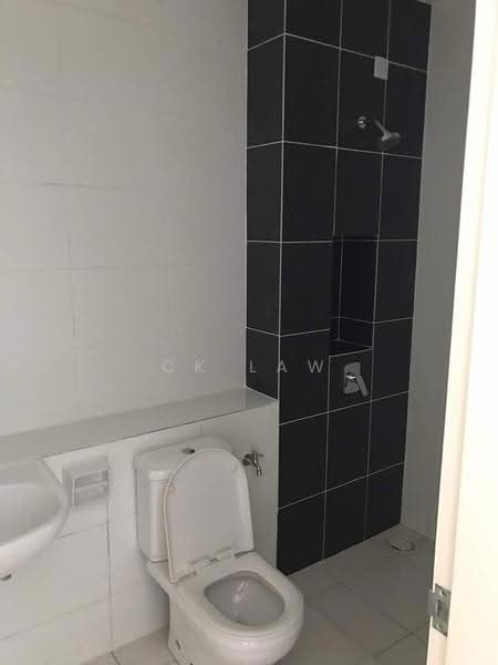 Rumah Teres 2-Tingkat untuk Dijual di Eco Majestic (Semenyih) - CK Law - Bathroom - PropertyGuru.com.my