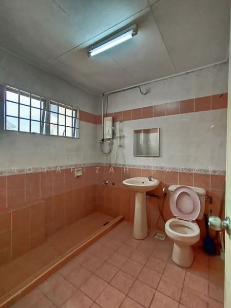 2-storey Terraced House for Sale in Kota Damansara (Selangor) - NoraFizah Gapar - Bathroom - PropertyGuru.com.my