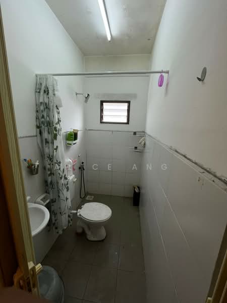 2-storey Terraced House for Sale in Taman Scientex Pasir Gudang (Pasir Gudang) - Alice Ang - Bathroom - PropertyGuru.com.my