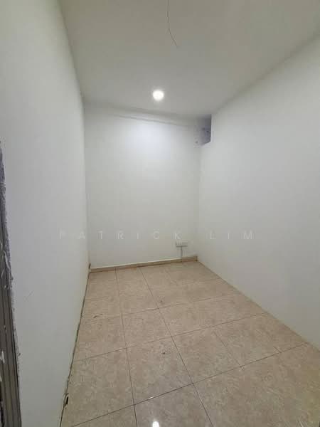 Kedai untuk Disewa di Bukit Beruang (Bukit Baru) - Patrick Lim - Interior - PropertyGuru.com.my
