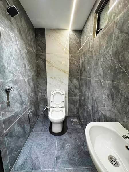 2-storey Terraced House for Sale in Taman Pelangi (Parit Jawa) - Gordon Chai - Bathroom - PropertyGuru.com.my