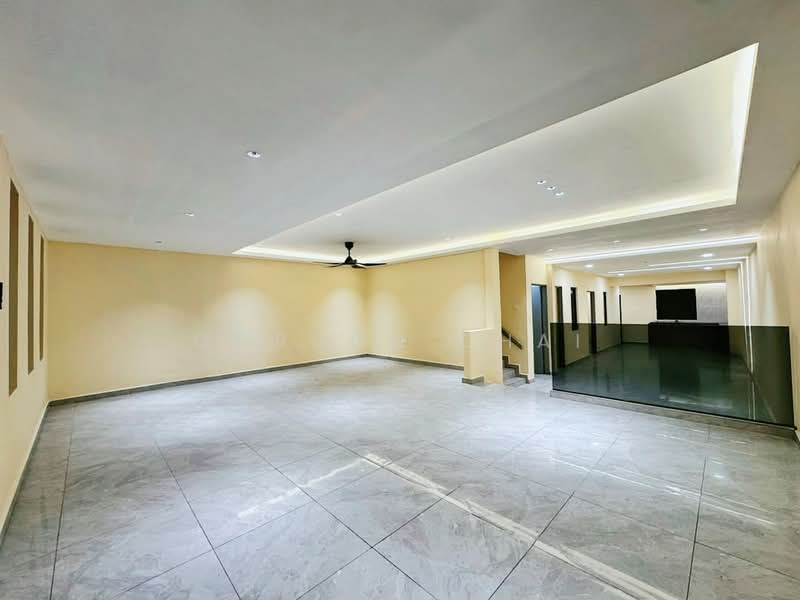 2-storey Terraced House for Sale in Taman Pelangi (Parit Jawa) - Gordon Chai - Living Room - PropertyGuru.com.my