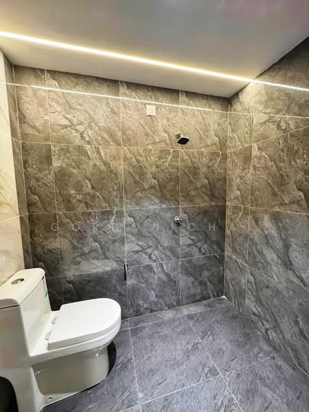 2-storey Terraced House for Sale in Taman Pelangi (Parit Jawa) - Gordon Chai - Bathroom - PropertyGuru.com.my