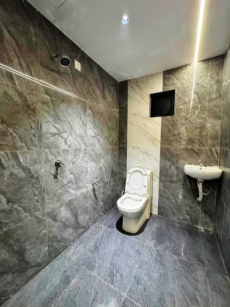 2-storey Terraced House for Sale in Taman Pelangi (Parit Jawa) - Gordon Chai - Bathroom - PropertyGuru.com.my