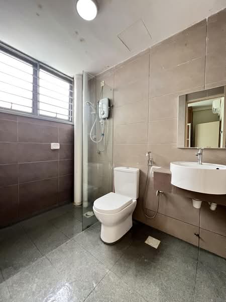 Kediaman Servis untuk Disewa di ARC @ Austin Hills - Kim . - Bathroom - PropertyGuru.com.my