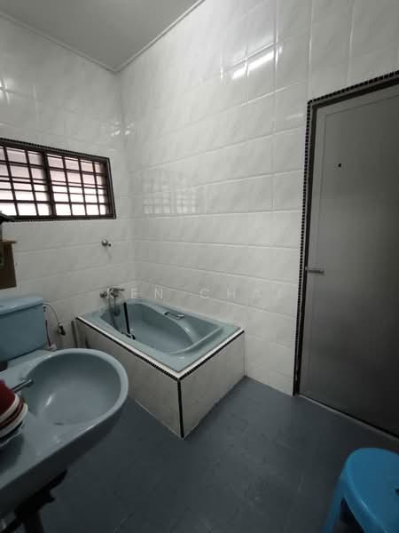 Semi-Detached House for Sale in Taman Sri Lalang (Kota Tinggi) - Ken Chai - Bathroom - PropertyGuru.com.my