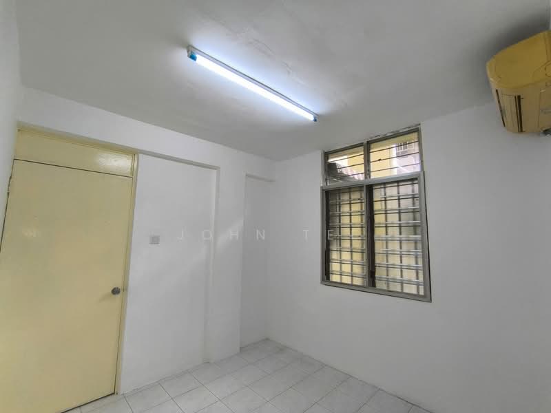 Rumah Flat untuk Dijual di Taman Sri Sentosa - John Tee - Interior - PropertyGuru.com.my