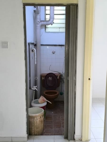 Rumah Flat untuk Dijual di Taman Sri Sentosa - John Tee - Bathroom - PropertyGuru.com.my