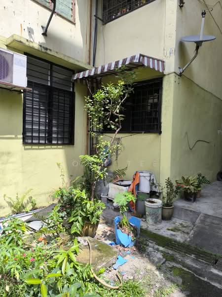 Rumah Flat untuk Dijual di Taman Sri Sentosa - John Tee - Exterior - PropertyGuru.com.my