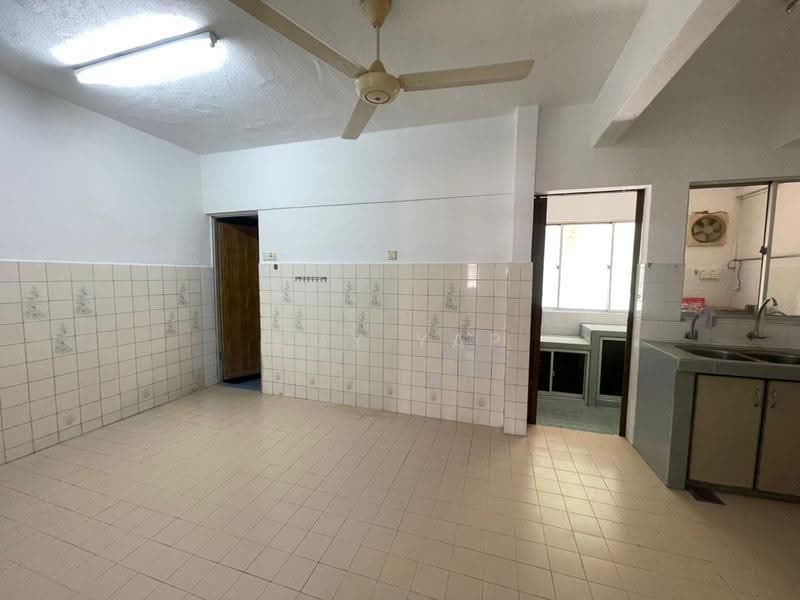 3-storey Terraced House for Rent in Taman Daya (Kepong) - Amy Yap - Kitchen - PropertyGuru.com.my