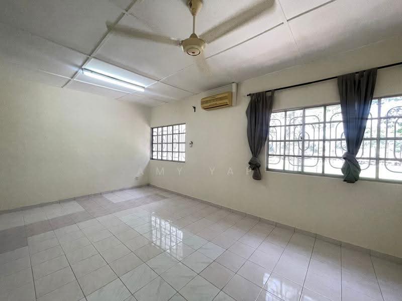 3-storey Terraced House for Rent in Taman Daya (Kepong) - Amy Yap - Living Room - PropertyGuru.com.my