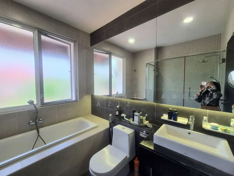 Semi-Detached House for Sale in Setia Eco Park (Setia Alam) - Rafedah Binti Abdul Aziz - Bathroom - PropertyGuru.com.my