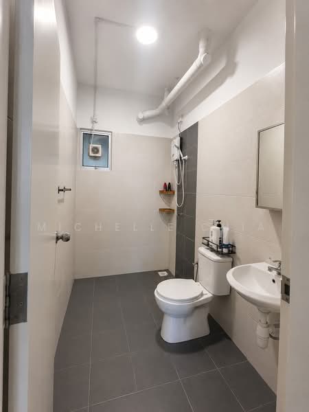 Pangsapuri untuk Disewa di Residensi Pauh Permai - Michelle Chia - Bathroom - PropertyGuru.com.my
