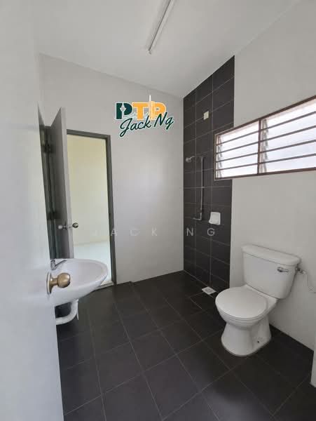 Rumah Teres 2-Tingkat untuk Disewa di Bandar Cassia (Batu Kawan) - Jack Ng - Bathroom - PropertyGuru.com.my