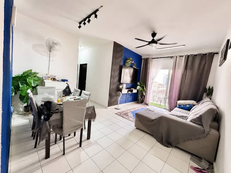 Pangsapuri untuk Dijual di Taman Larkin Idaman Plot C - Sufi Norman - Living Room - PropertyGuru.com.my