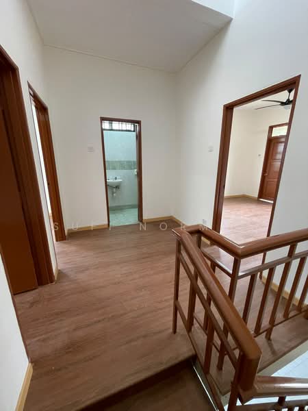 Rumah Teres 2-Tingkat untuk Dijual di Taman Bukit Dahlia (Pasir Gudang) - Sufi Norman - Corridor - PropertyGuru.com.my