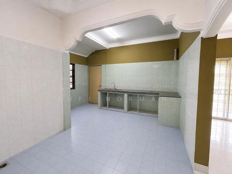 Rumah Teres 2-Tingkat untuk Dijual di Taman Bukit Dahlia (Pasir Gudang) - Sufi Norman - Kitchen - PropertyGuru.com.my