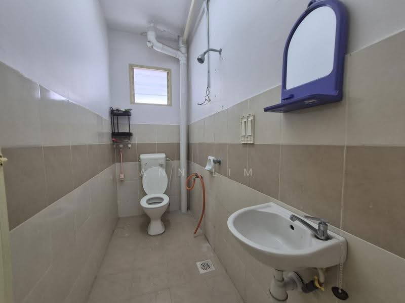 Apartment for Sale at Pangsapuri Sutera Wangi - Ann Lim - Bathroom - PropertyGuru.com.my