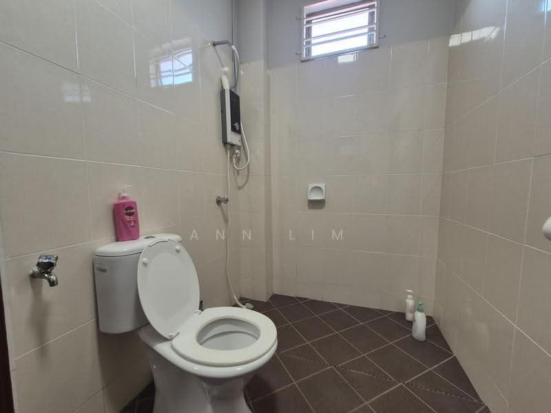 Rumah Teres 2-Tingkat untuk Disewa di Taman Merbok (Bukit Baru) - Ann Lim - Bathroom - PropertyGuru.com.my