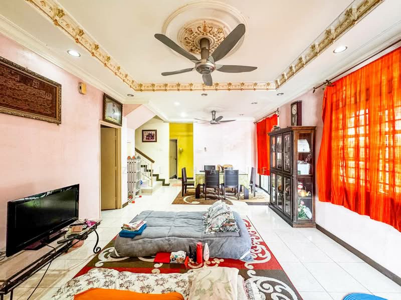 Rumah Berkembar untuk Dijual di Bandar Baru Salak Tinggi (Sepang) - Zul Hasif - Living Room - PropertyGuru.com.my