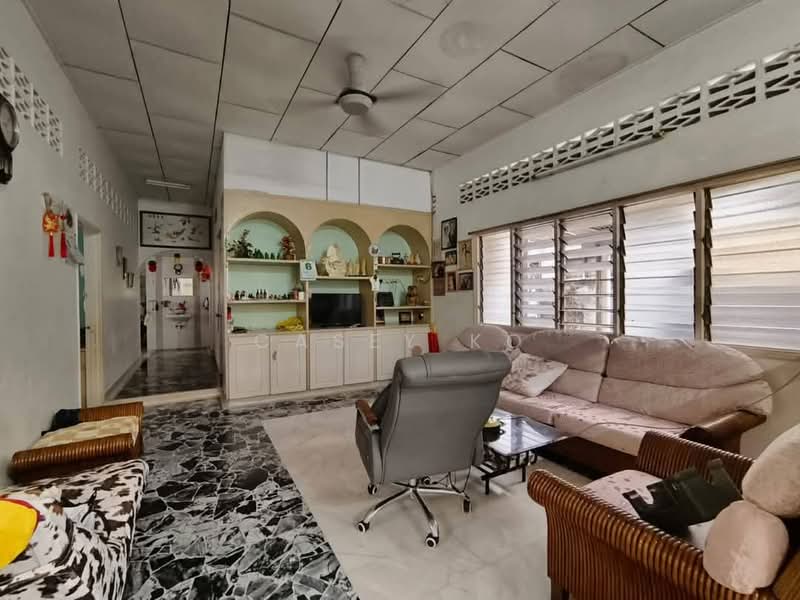 Rumah Teres untuk Disewa di Ampang (Ampang) - Casey Ko - Living Room - PropertyGuru.com.my