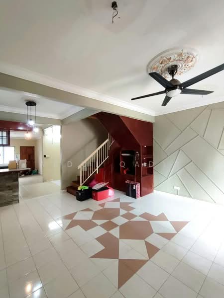 Rumah Teres untuk Dijual di Bandar Tasik Puteri (Rawang) - Abdul Qadir - Living Room - PropertyGuru.com.my