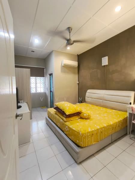Rumah Teres 1.5-Tingkat untuk Dijual di Taman Perling (Perling) - Vivy Ng - Bedroom - PropertyGuru.com.my