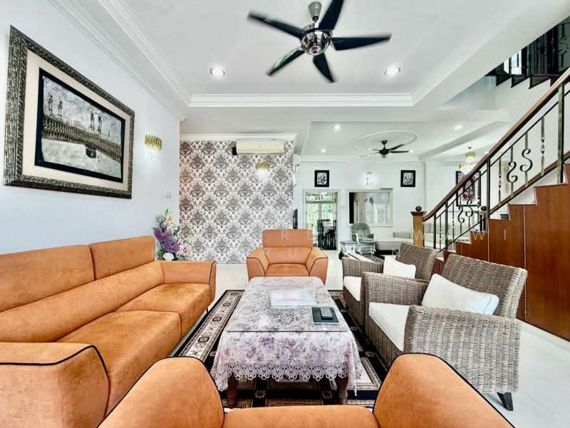 Rumah Berkembar untuk Dijual di Ampang Jaya (Ampang) - Muhd Khairulnawawi Kamaruddin - Living Room - PropertyGuru.com.my