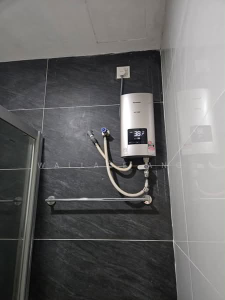 Condominium for Rent at Bay Point @ Country Garden Danga Bay - Wallace Ang - Bathroom - PropertyGuru.com.my