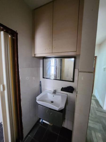 Rumah Flat untuk Disewa di Dataran Otomobil - Kor Kok Tee - Bathroom - PropertyGuru.com.my