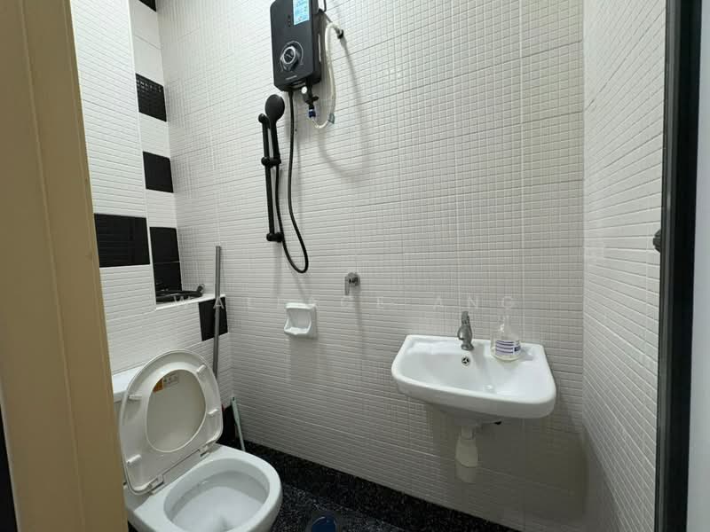 Kediaman Servis untuk Disewa di The Sky Executive Suites - Wallace Ang - Bathroom - PropertyGuru.com.my
