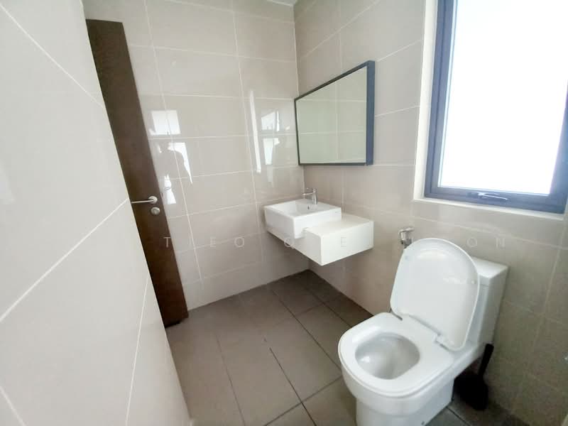 Kediaman Servis untuk Dijual di Seventeen Mall & Residences (Biji Living) - Liza Tieo Quek Hoon - Bathroom - PropertyGuru.com.my