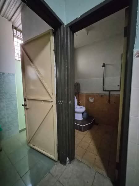 2-storey Terraced House for Sale in Taman Sungai Dua Utama (Butterworth) - Aswad . - Bathroom - PropertyGuru.com.my
