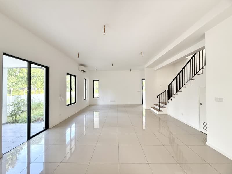 Rumah Teres untuk Dijual di Banting (Selangor) - Wei Wei Low - Living Room - PropertyGuru.com.my