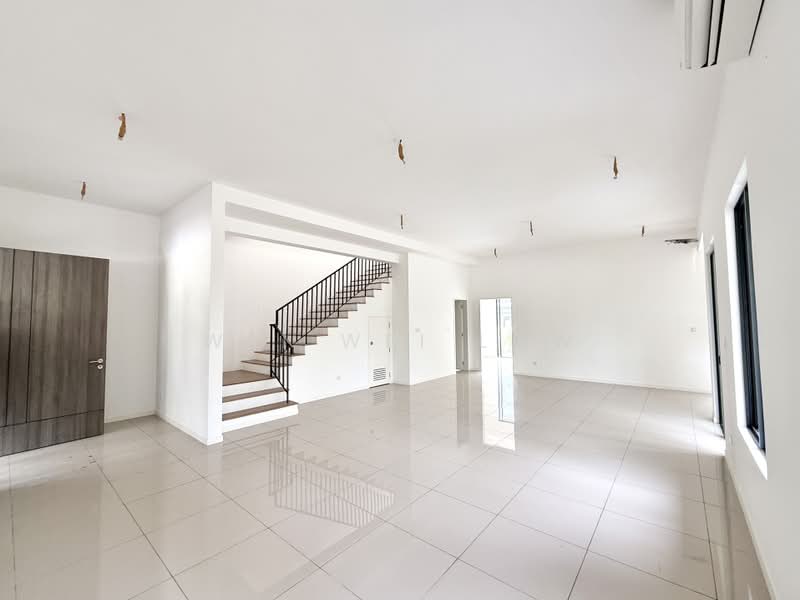 Rumah Teres untuk Dijual di Banting (Selangor) - Wei Wei Low - Living Room - PropertyGuru.com.my