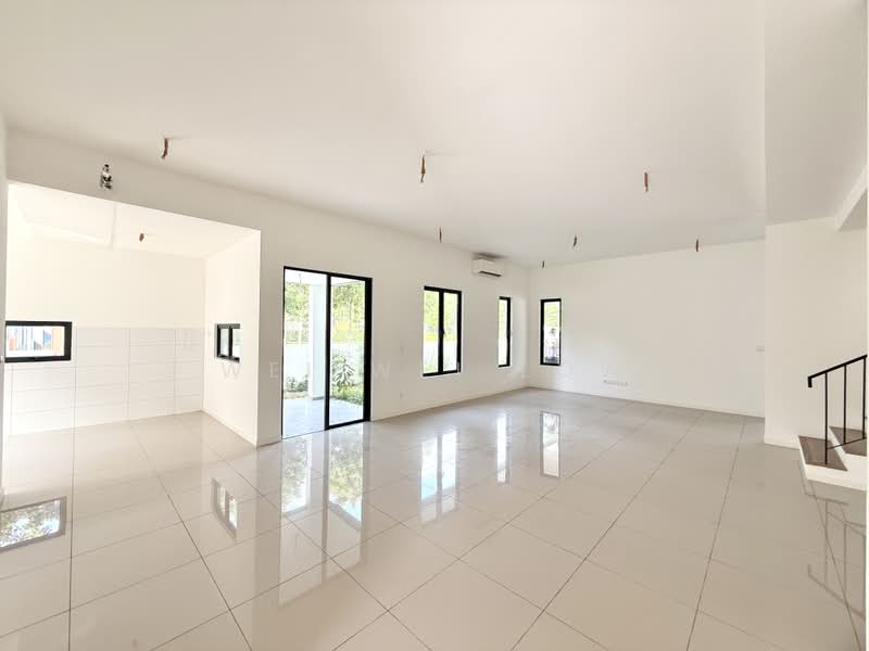 Rumah Teres untuk Dijual di Banting (Selangor) - Wei Wei Low - Living Room - PropertyGuru.com.my