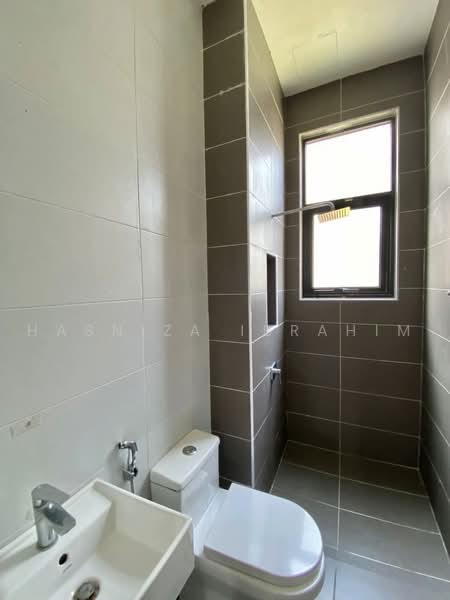 Rumah Berkembar untuk Disewa di Taman Melawati (Ulu Kelang) - Hasniza Ibrahim - Bathroom - PropertyGuru.com.my
