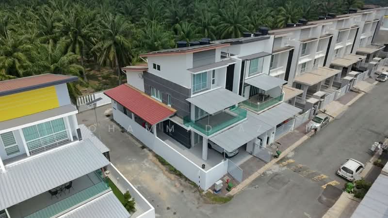 2.5-storey Terraced House for Sale in Bera (Pahang) - Mohammad Azizi - Exterior - PropertyGuru.com.my