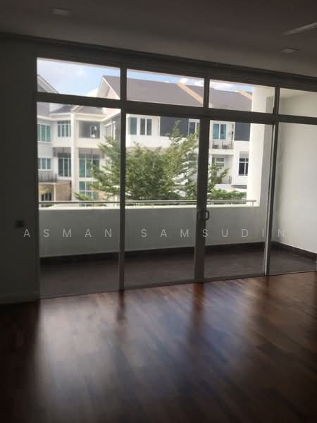 Rumah Teres 3-Tingkat untuk Disewa di Bukit Jelutong (Shah Alam) - Asman Samsudin - Balcony - PropertyGuru.com.my
